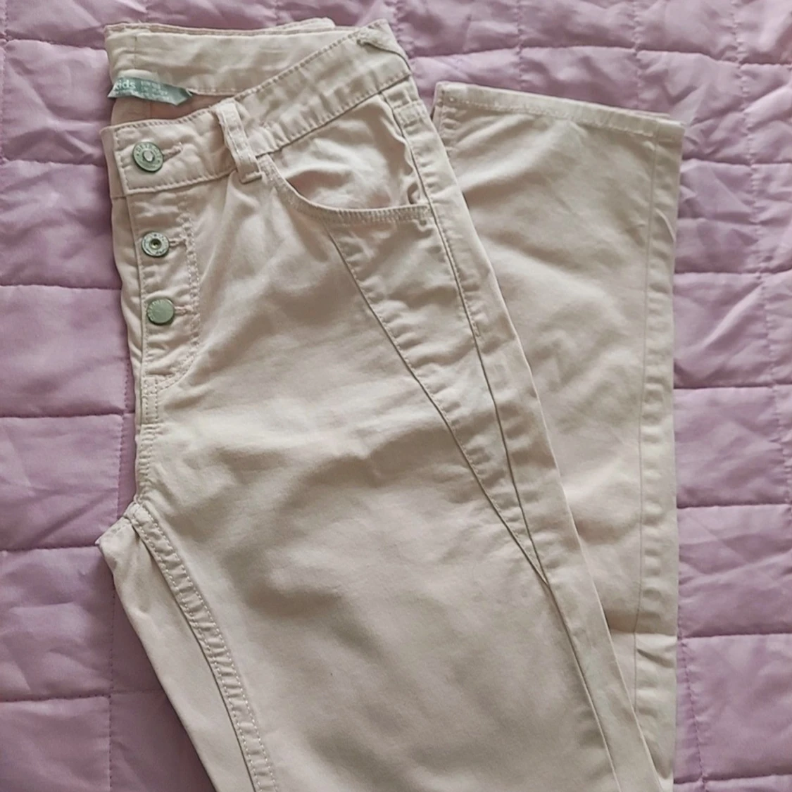 Rosa byxor med knappar, storlek 11-12 år  - 1