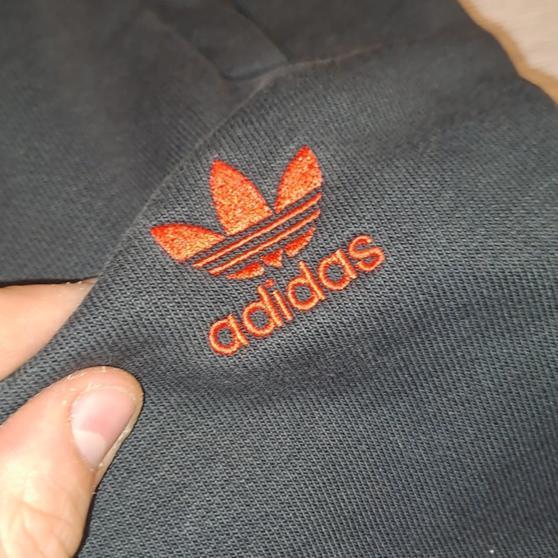Svart hoodie och byxor från adidas - 4