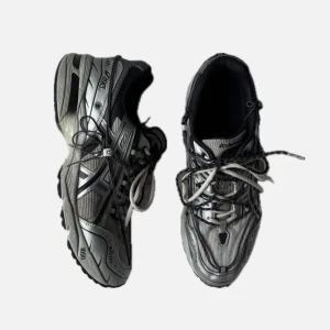 asics gel-1090 andersson bell glacier grey silver - asics gel-1090 andersson bell glacier grey silver. US13 (sitter som us12). skada i bild 2.