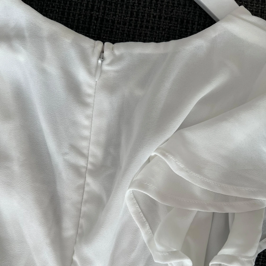 Vit omlottklänning med volangärmar/ studentklänning - 1