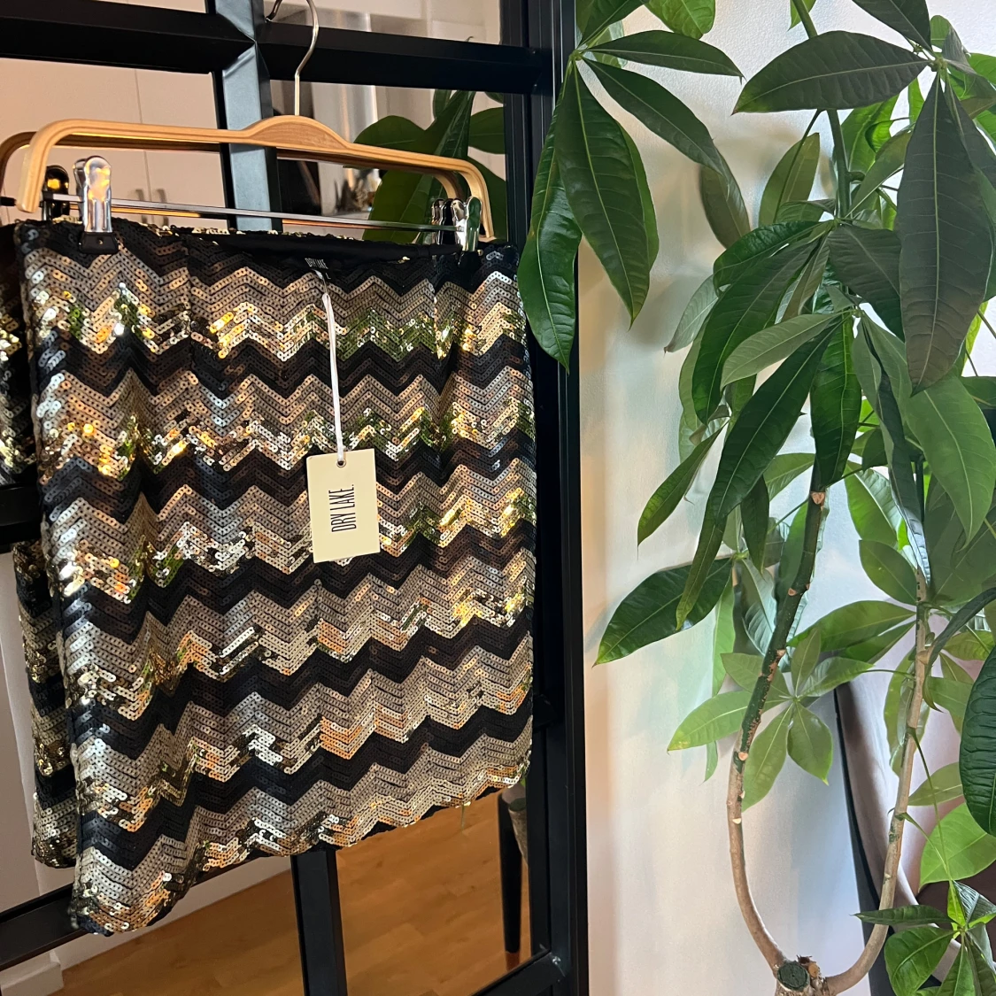 Paljettkjol med zigzag-mönster från Dry Lake