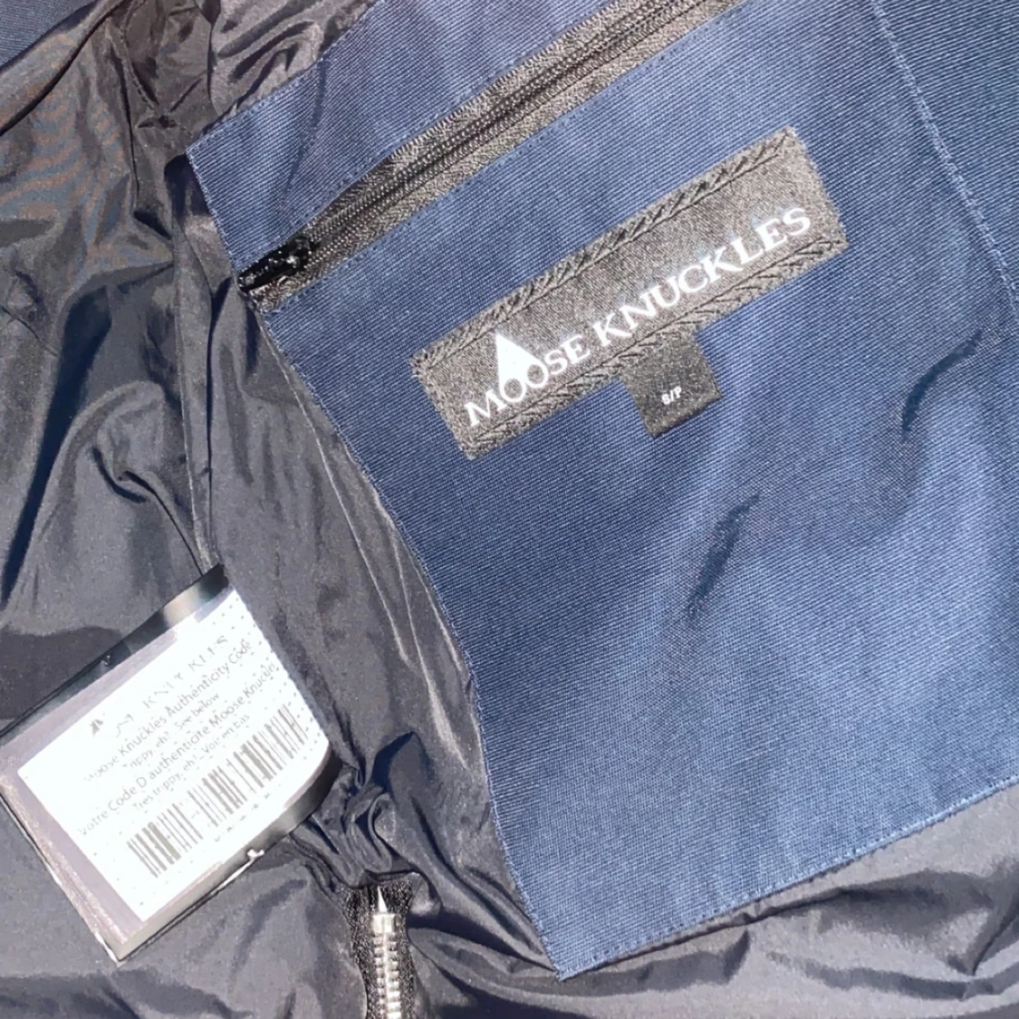 Svart dunväst med huva från Moose Knuckles - 2