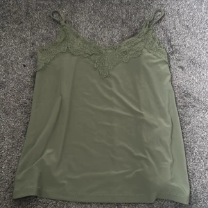 Spets linne - Grönt spets linne