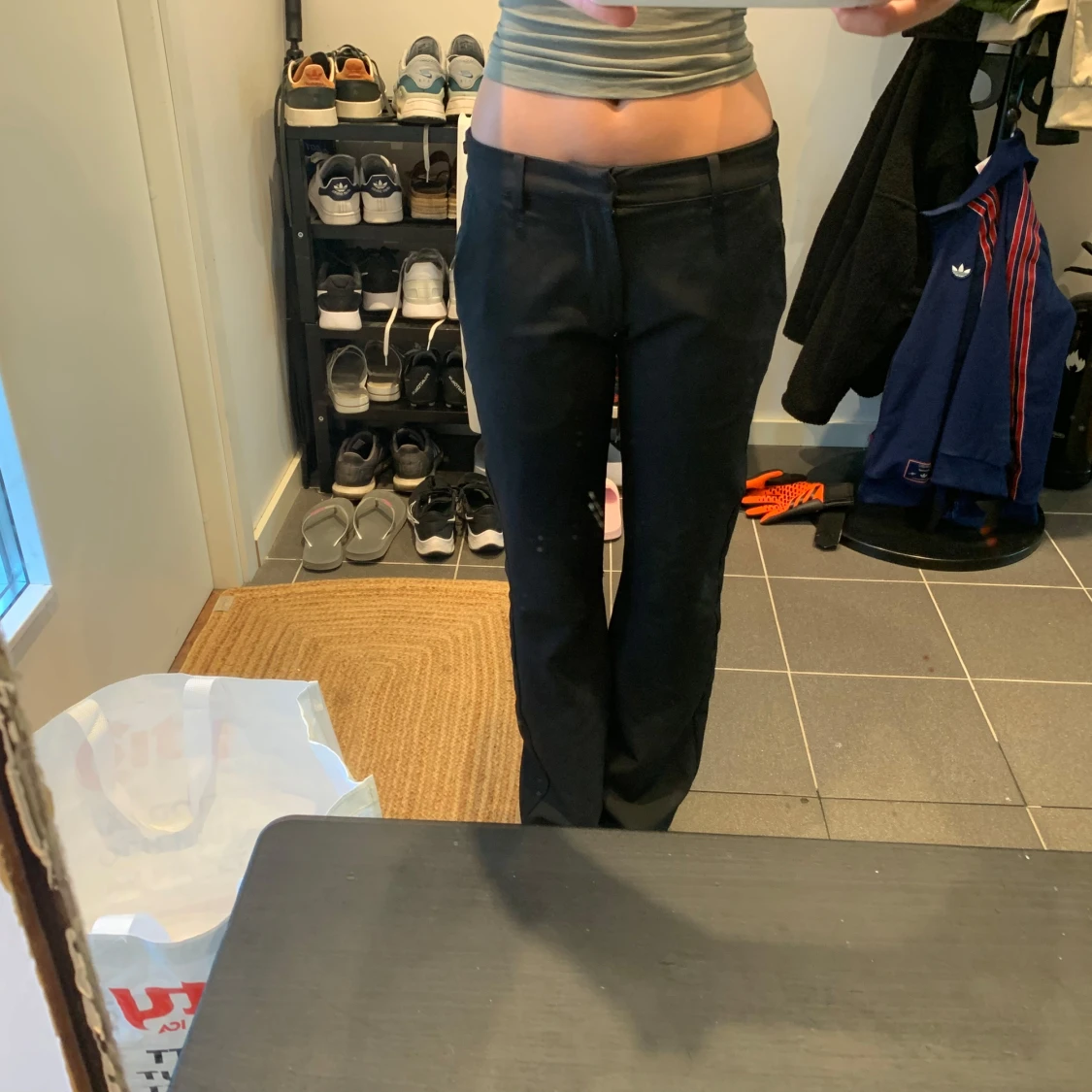 Svarta lågmidjade kostymbyxor  - 1