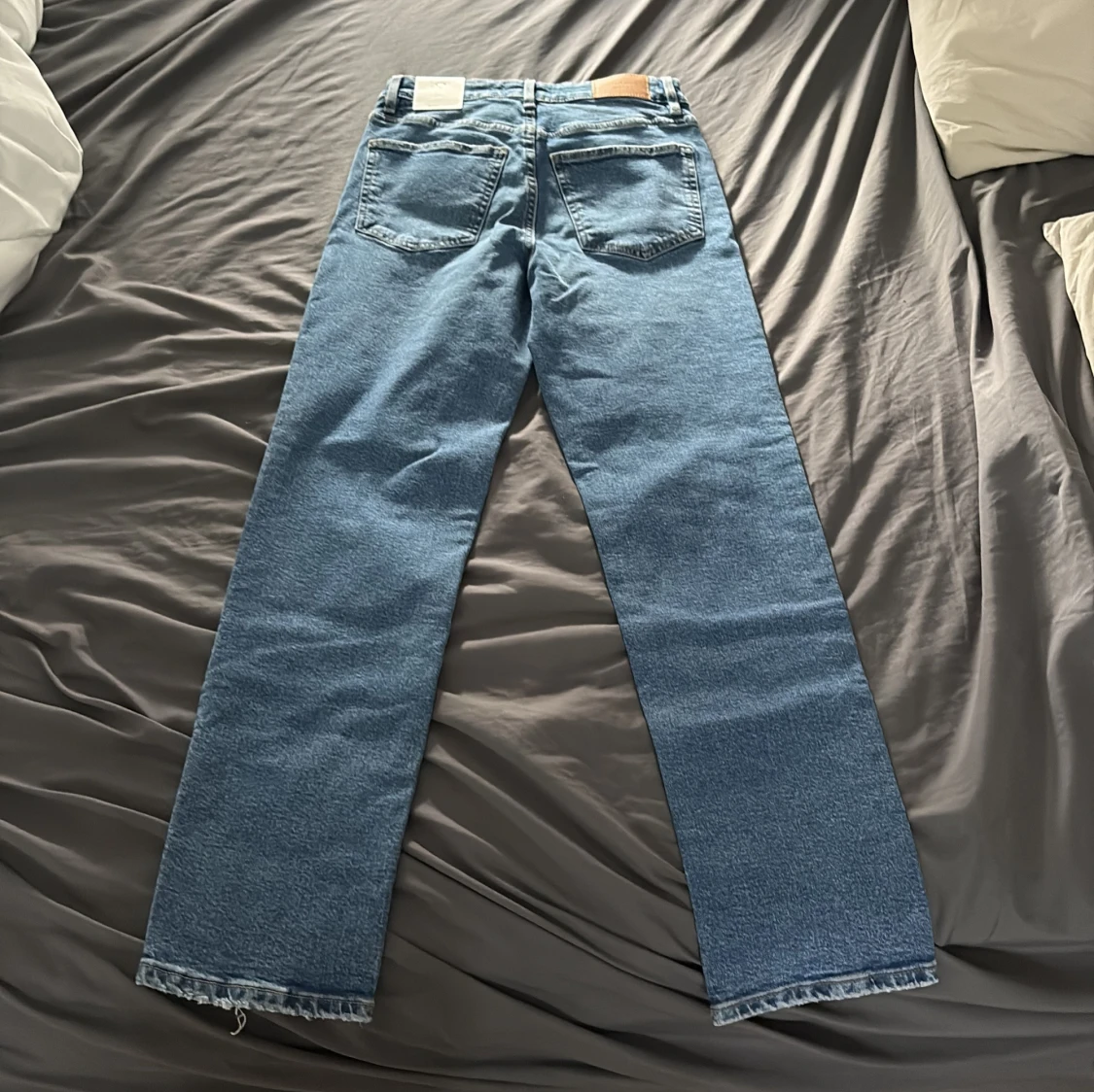 Blå straight stretch jeans från Gina Tricot - 1