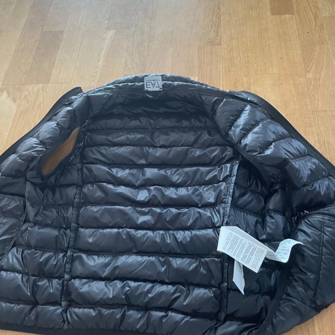 Svart dunväst från Emporio Armani EA7 - 1