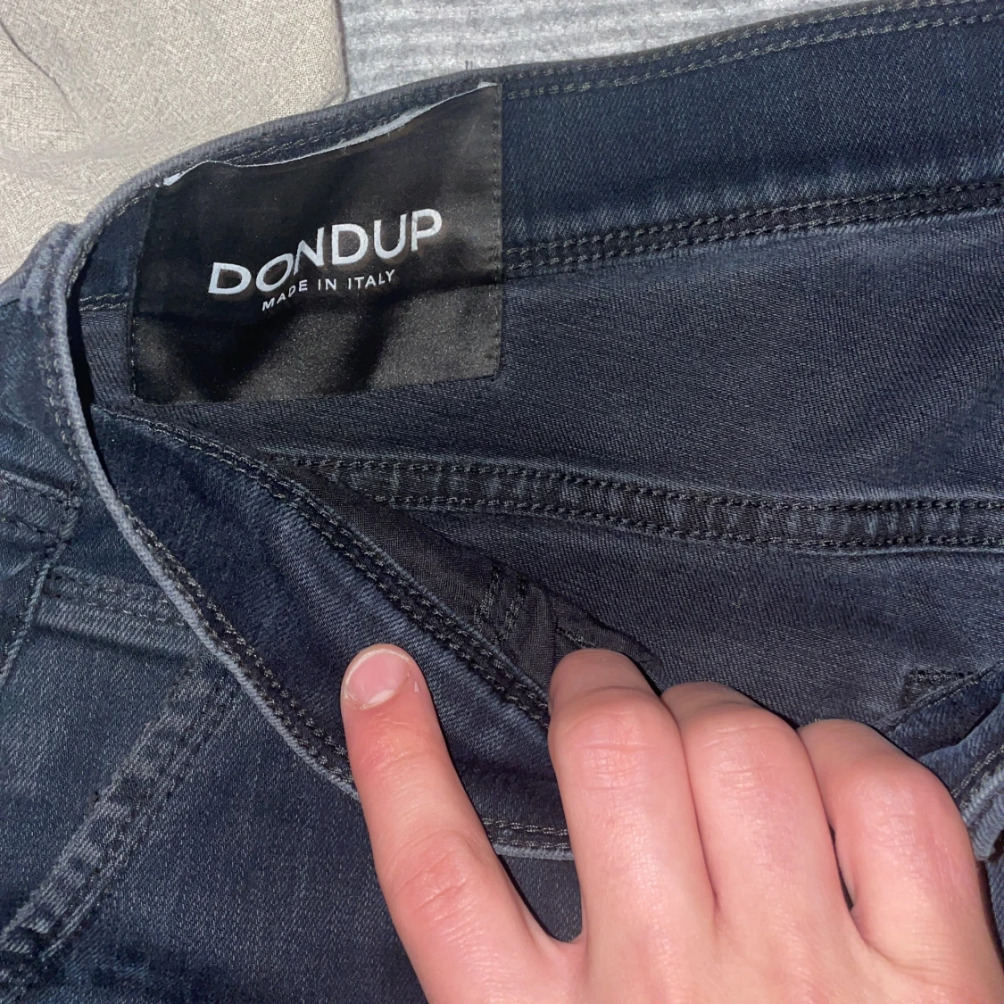 Mörkblå jeans från Dondup, stl 33 - 2
