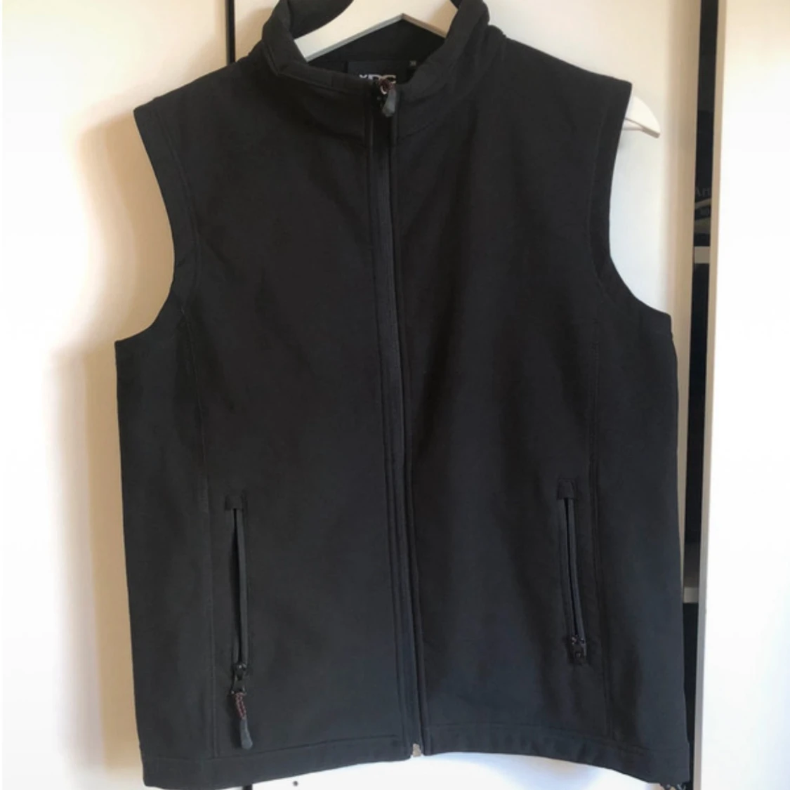 Svart väst med dragkedja - 1