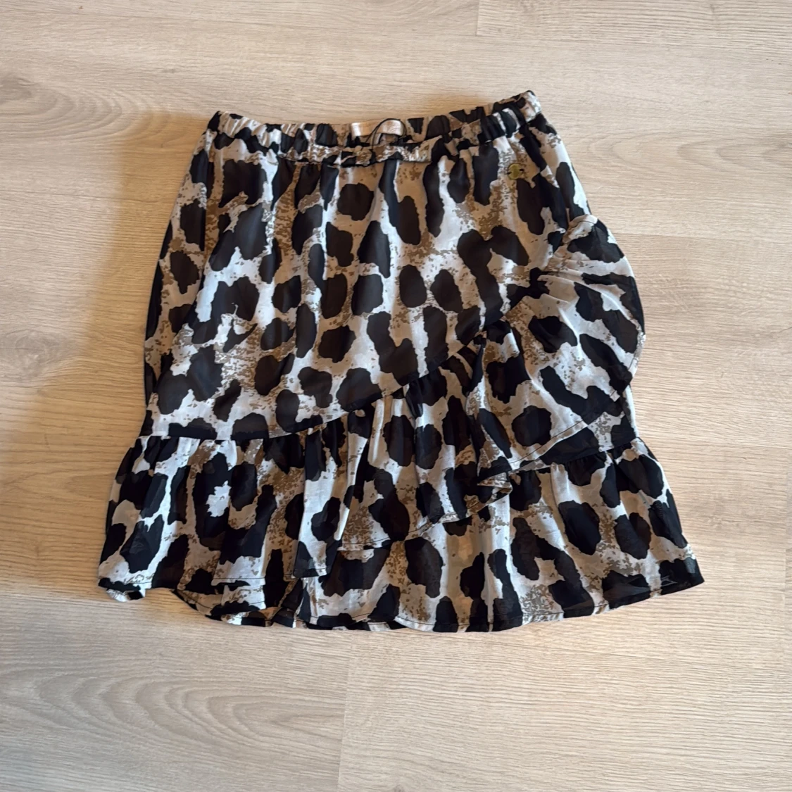 Leopardmönstrad volangkjol Pernilla Wahlgren