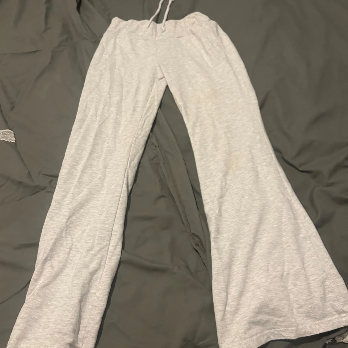 Utsvängda mjukisbyxor