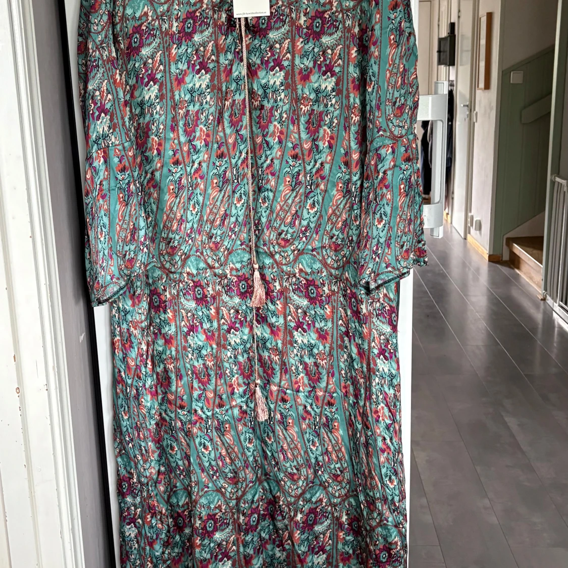 Blommig långklänning Wild Collection