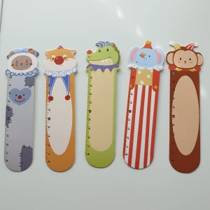 5st cirkus djur bokmärken  - Bilderna visar fem färgglada bokmärken eller linjaler med djurmotiv, perfekta för att göra läsningen roligare. Varje bokmärke har en unik design med söta djur i cirkustema, vilket gör dem till en kul accessoar för böcker eller anteckningsböcker. Passar både unga och unga vuxna.