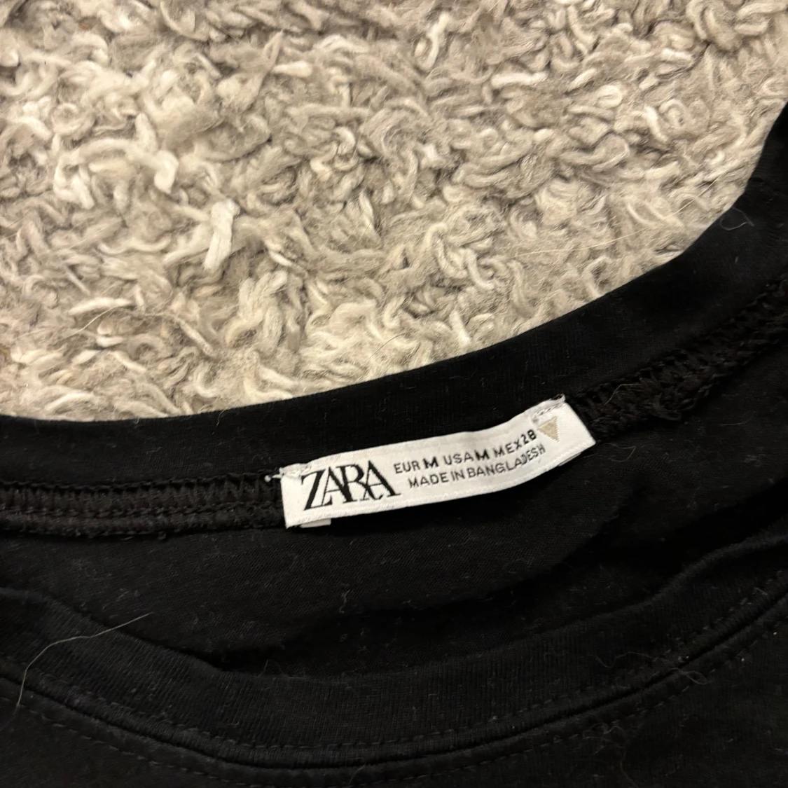 Svart basic t-shirt från Zara - 1