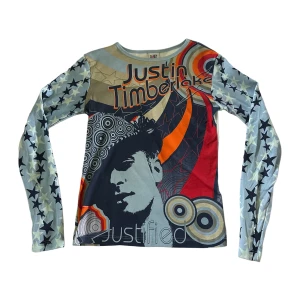 Justin Timberlake långärmad tröja - unik långärmad tröja med Justin Timberlake-tryck. väldigt y2k/00s. knappt använd, skriv för frågor <3 passar xs-s