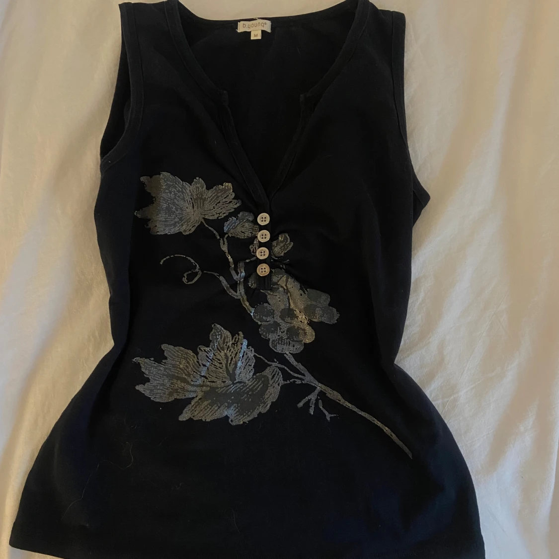 Svart blommig linnetopp från b.young - 1