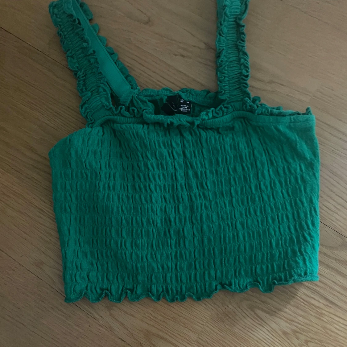 Grön smockad linnetopp Vero Moda XS