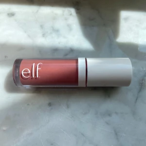 Oanvänd elf blush - Oanvänd super fin elf blush. Skulle kunna diskutera pris men eftersom jag inte har använt den eller testat på handen eller så så kan jag inte sänka för mycket 