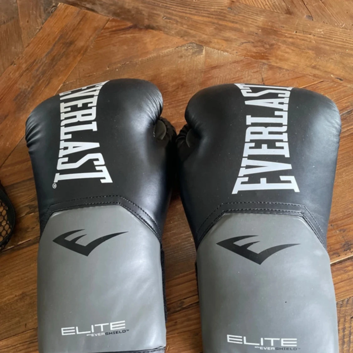 Svarta boxningshandskar från Everlast - 3