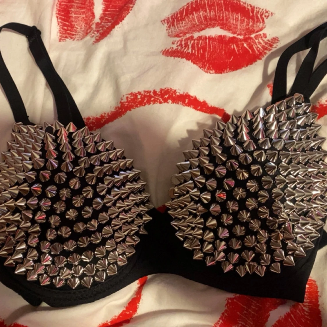 Svart bh med nitar - 1