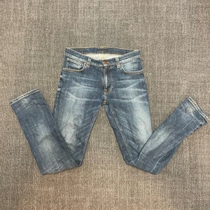 Nudie jeans - Vi säljer nu dessa sjukt feta nudie jeans i storlek W31 L34. Modellen på dessa jeans heter Thinn Finn och sitter som normala slim jeans. Inga defekter och priset kan alltid diskuteras.