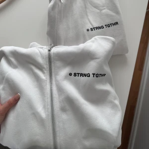 Hoodie o byxor set - Set, benen är ej vida 