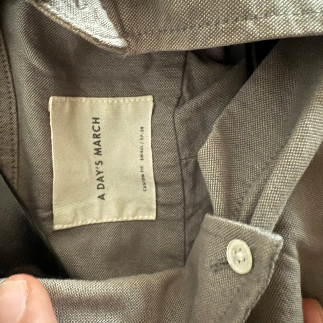 Grå skjorta från A Day's March - 2