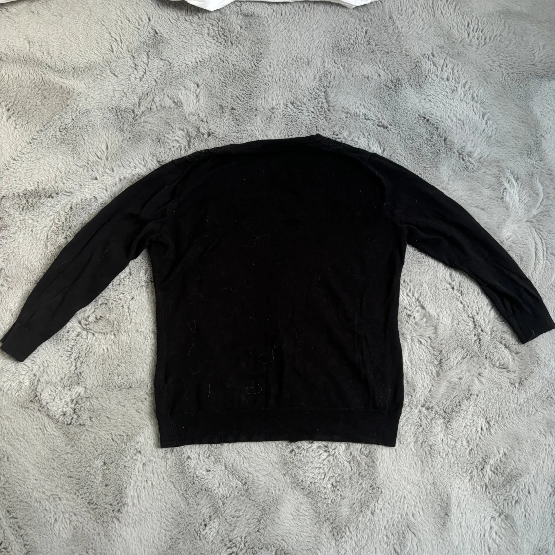 Svart kofta med spetsdetaljer - 1