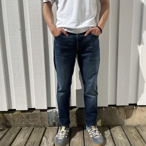 Nudie Grim Tim  - Tja! Säljer detta riktigt feta paret jeans från Nudie!| Modell: Grim Tim| Storlek: 32/36 men sitter som 31/30 (se bild)| Nypris runt 3000kr, vårt pris 499kr!| Vid minsta fundering tveka inte att kontakta oss!|//JeansLabbet 