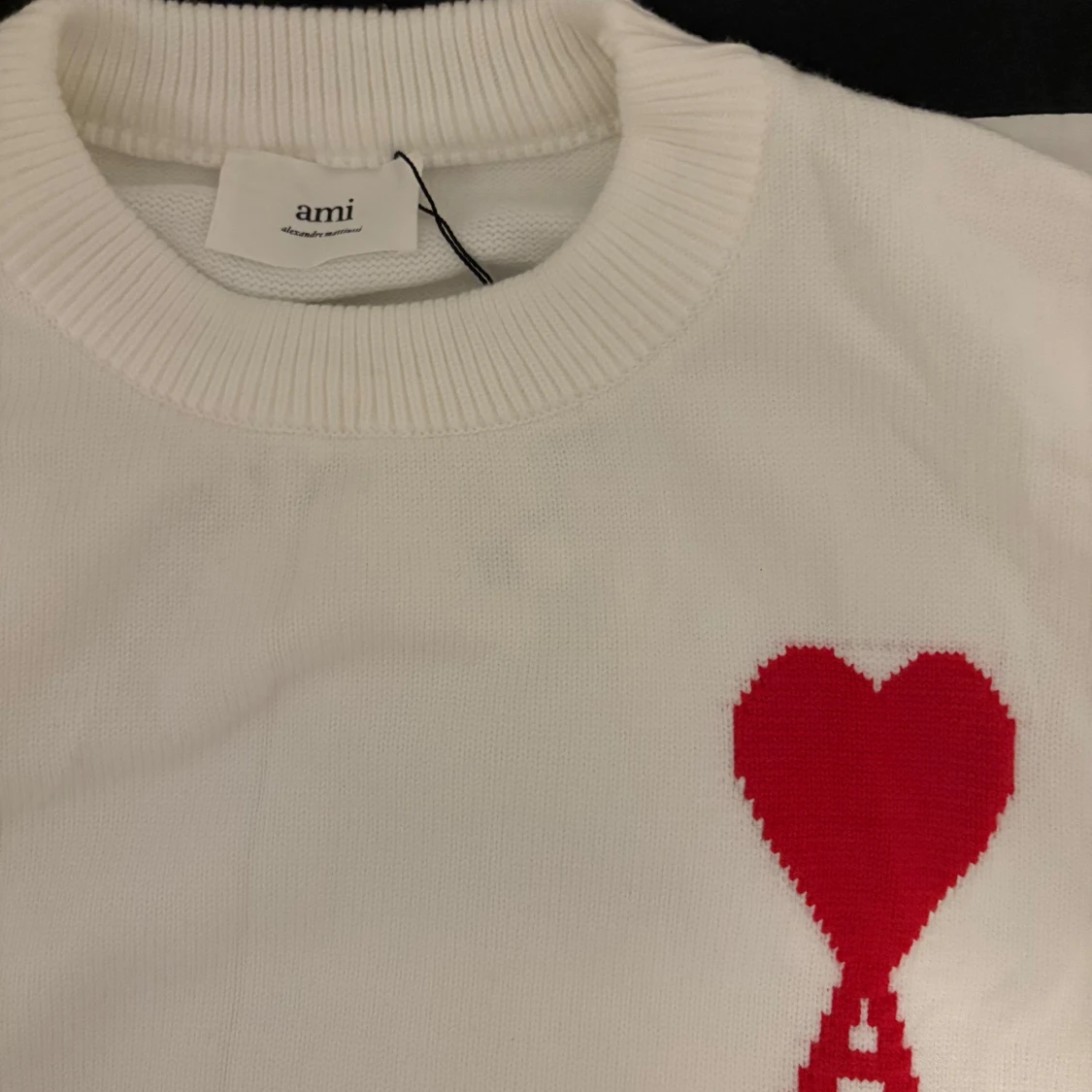 Vit stickad tröja från Ami Paris med rött hjärta - 2