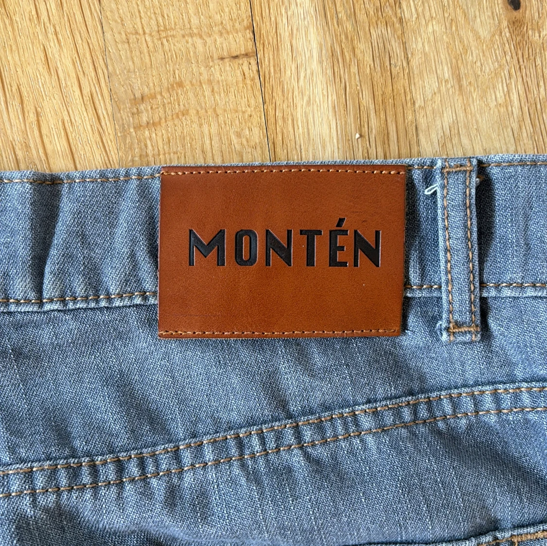 Grå jeansbyxor från Montén - 3