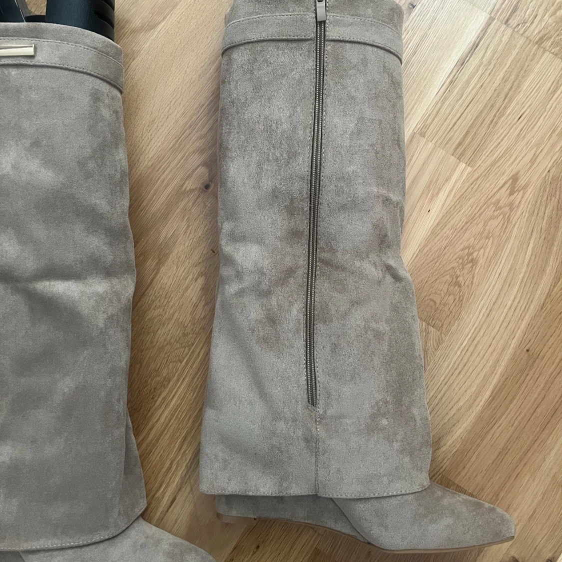 Beiga fold-over mockastövlar med kilklack - 2