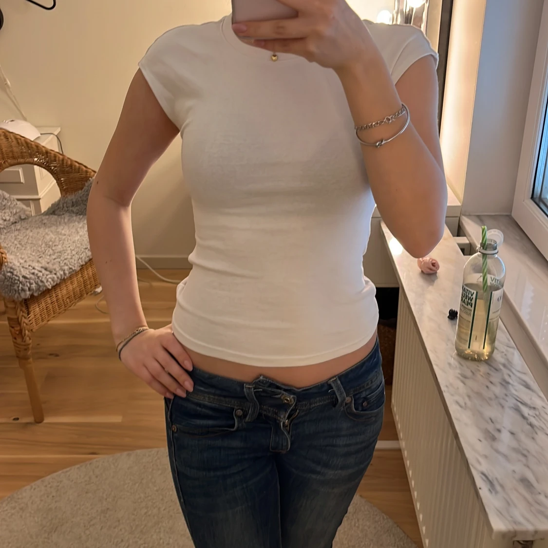 Vit t-shirt med öppen rygg