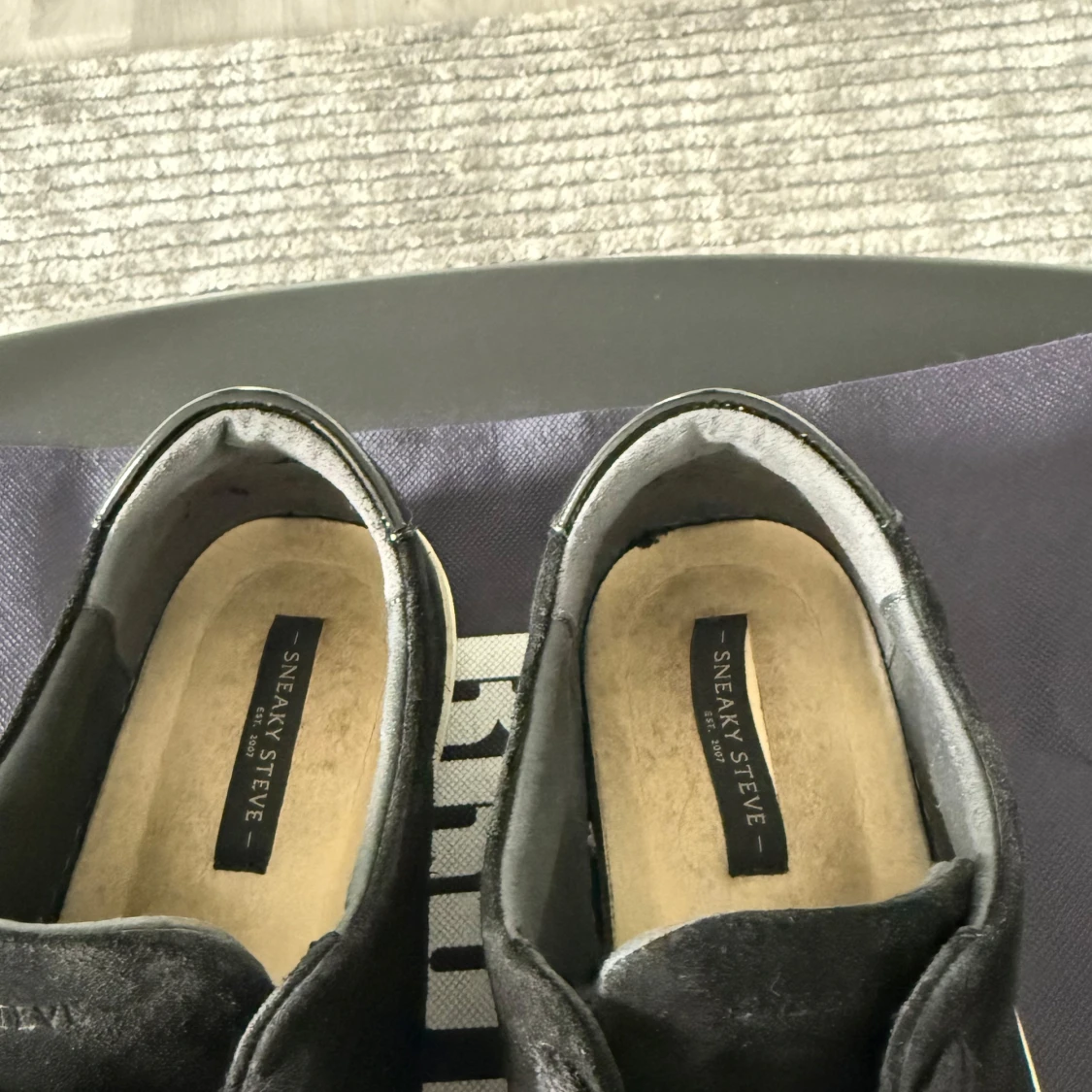 Svarta sneakers från Sneaky Steve - 2