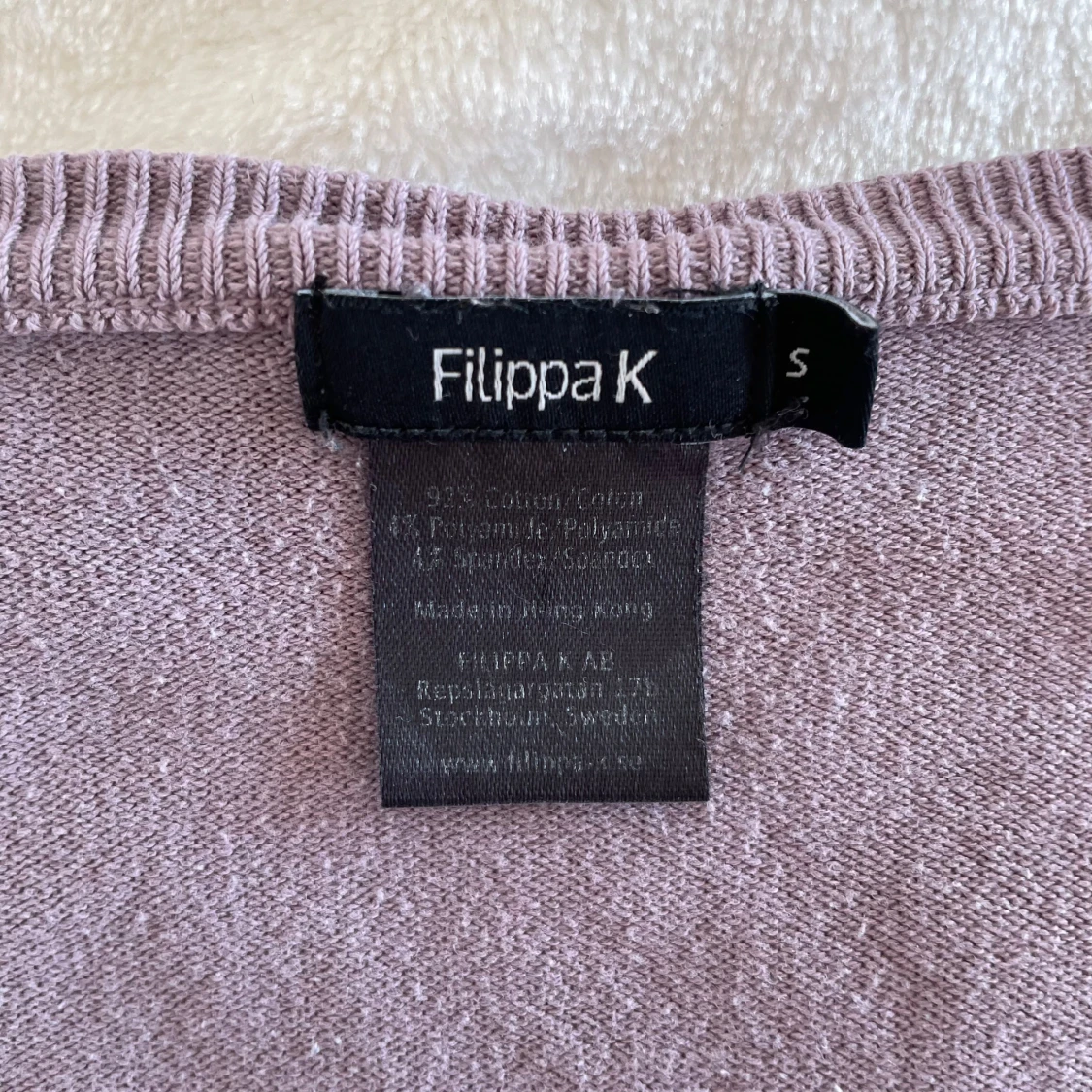 Ljuslila v-ringad tröja från Filippa K - 2