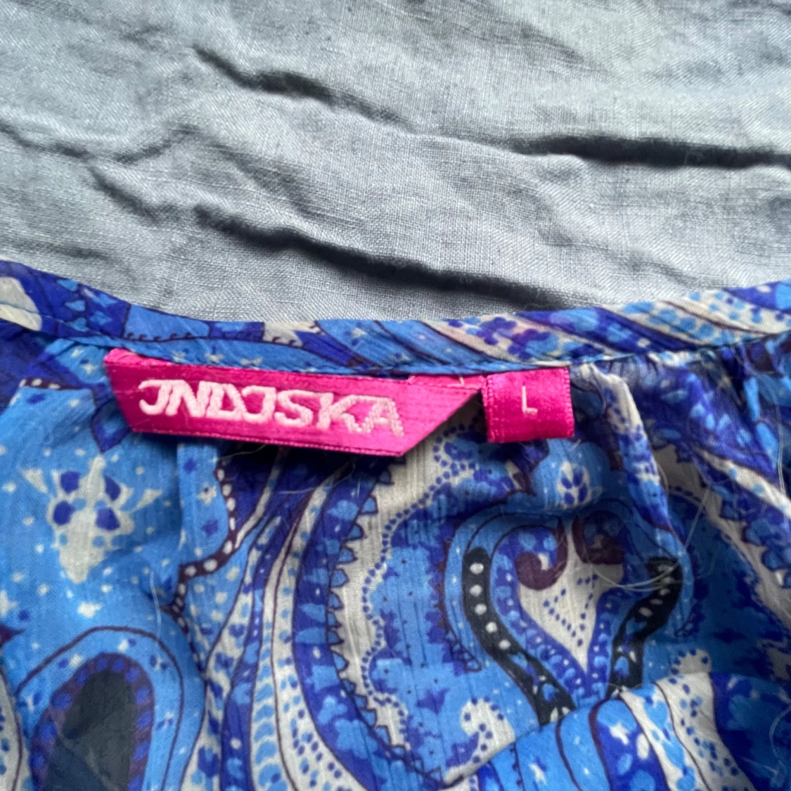 Blå blus med mönster  - 2