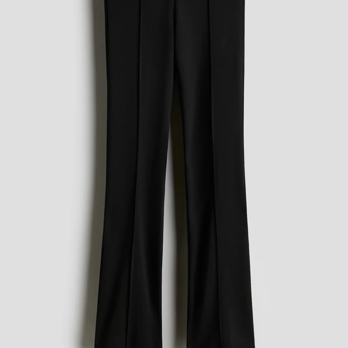 Svarta byxor med pressveck