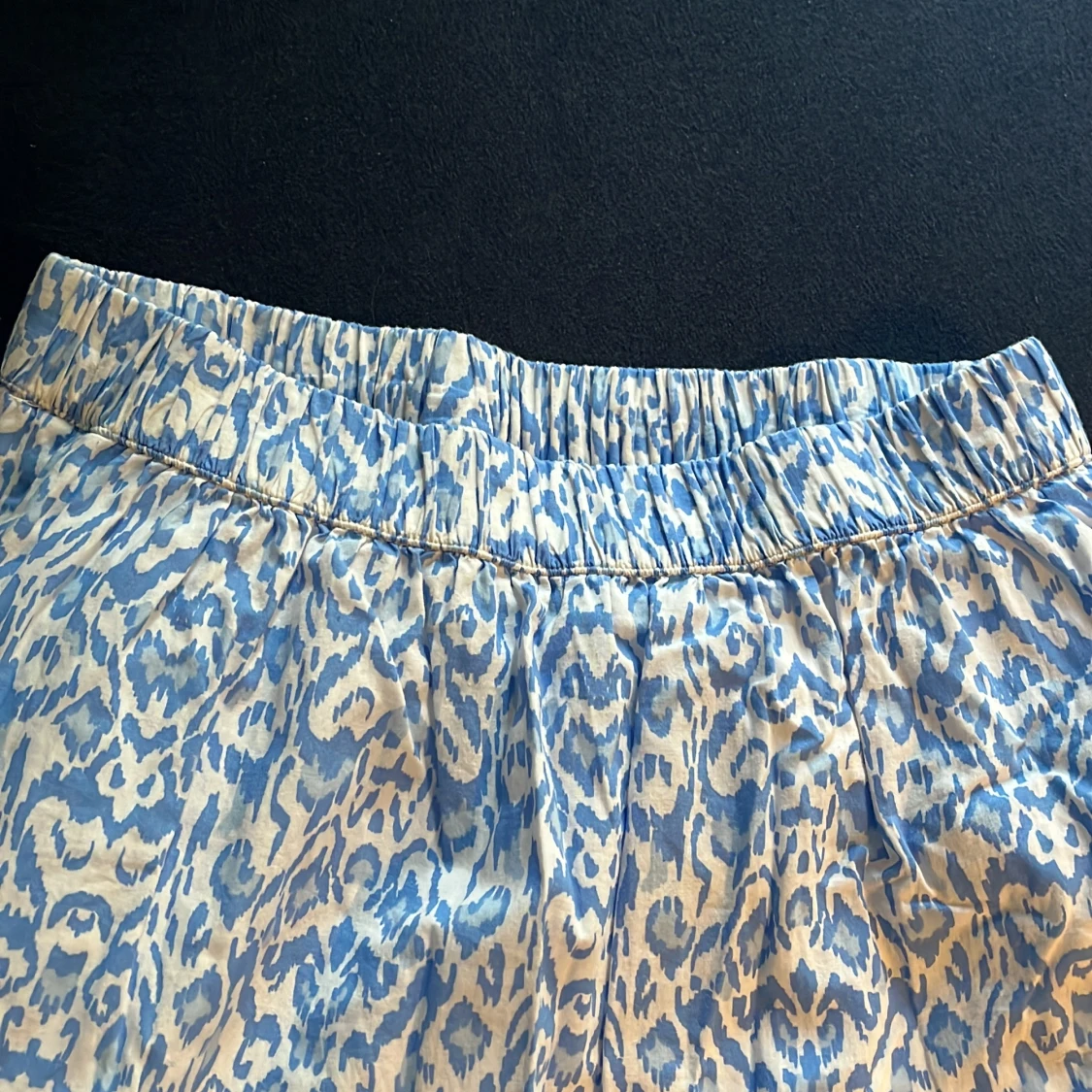 Blåvit mönstrad långkjol från Lindex - 2