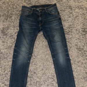 Nudie jeans  - Tvär feta nudie jeans slim fit. Dom är i extremt bra skick och det är bara skriva om du undrar något! Pris kan diskuteras vid en smidig affär 