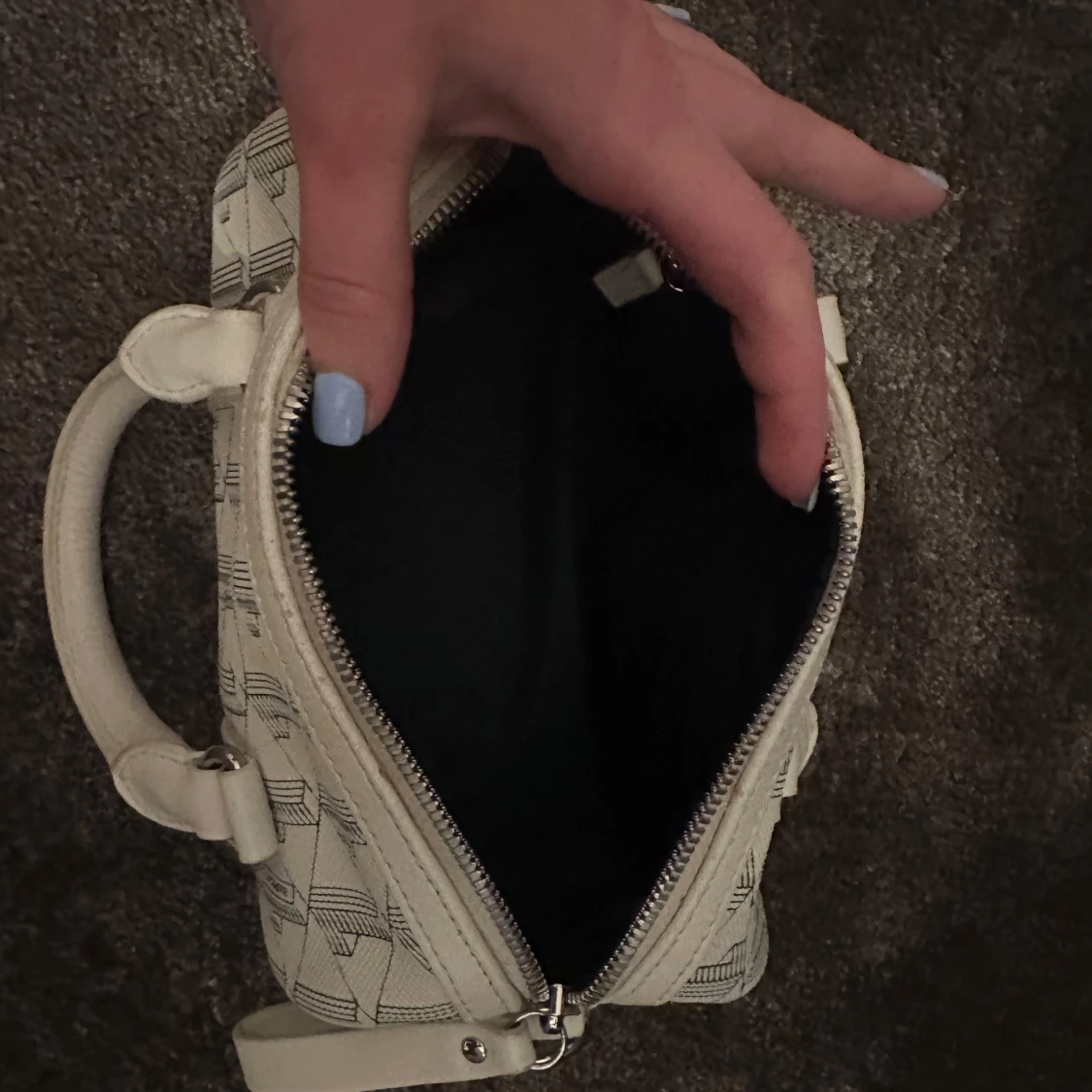 Vit handväska från Lacoste - 1