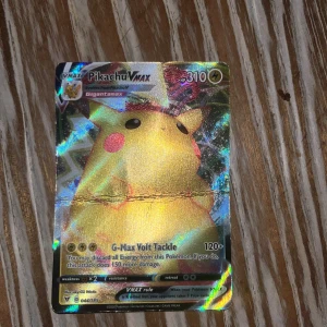 Pikachu VMAX Pokémonkort - Pikachu pokemon kort v Max