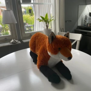 Gosedjur räv - Säljer ett gosedjur som inte har används och som är från wildrepublic. Den köptes för över 900 kr