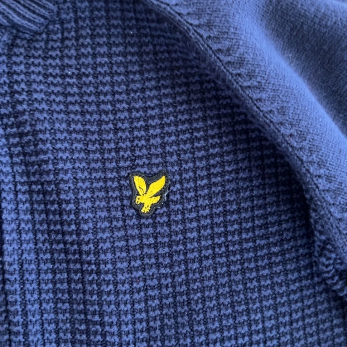 Mörkblå kofta från Lyle & Scott - 1