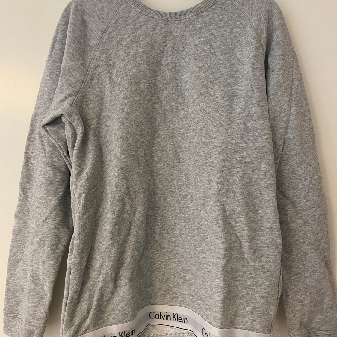 Grå tröja från Calvin Klein