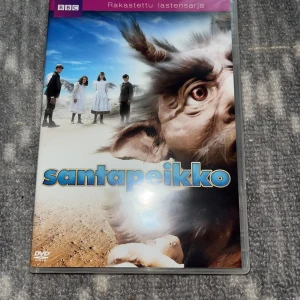 Santapeikko dvd - Santapeikko dvd. Testattu toimivaksi. Ikäraja k7. Kielet- englanti. Tekstitys- suomi. Kissatalous MMM Mikäli hinta ei miellytä tarjoa rohkeasti Katsothan myös muut ilmoitukseni!!