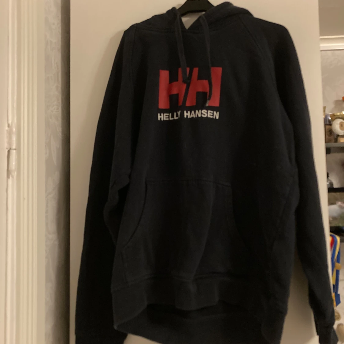Mörkblå hoodie från Helly Hansen