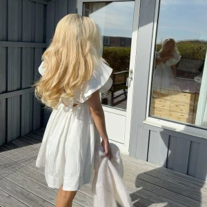 Showpo klänning  - säljer denna klänningen från showpo Fast i svart!!! så himla fin helt ny! 