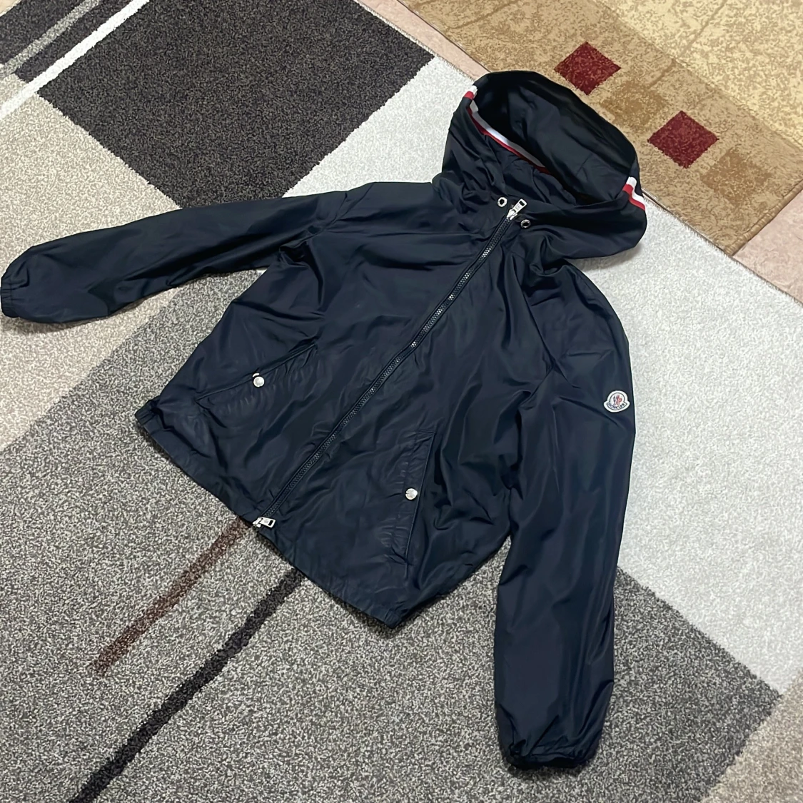 Svart vindjacka från Moncler