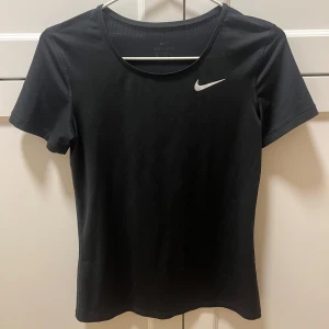 Nike träningstopp, strl S - Fin skick 🌸