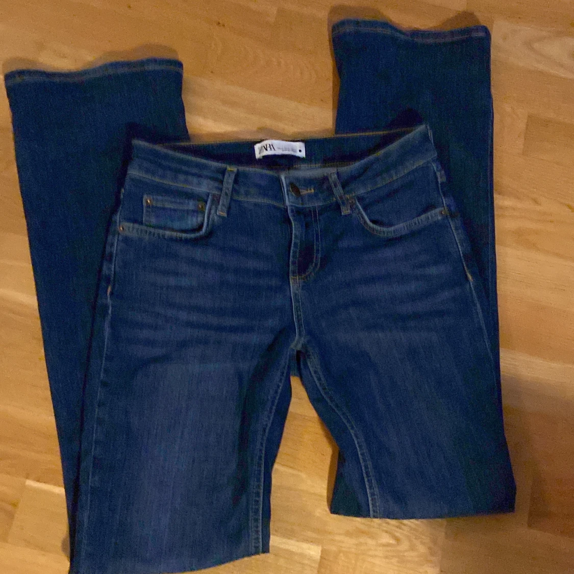 Blå bootcut jeans från Zara! Perfekt skick!  - 3