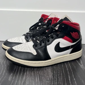 Nike Air Jordans  - Säljer då de inte kommer till användning och är stora för mig